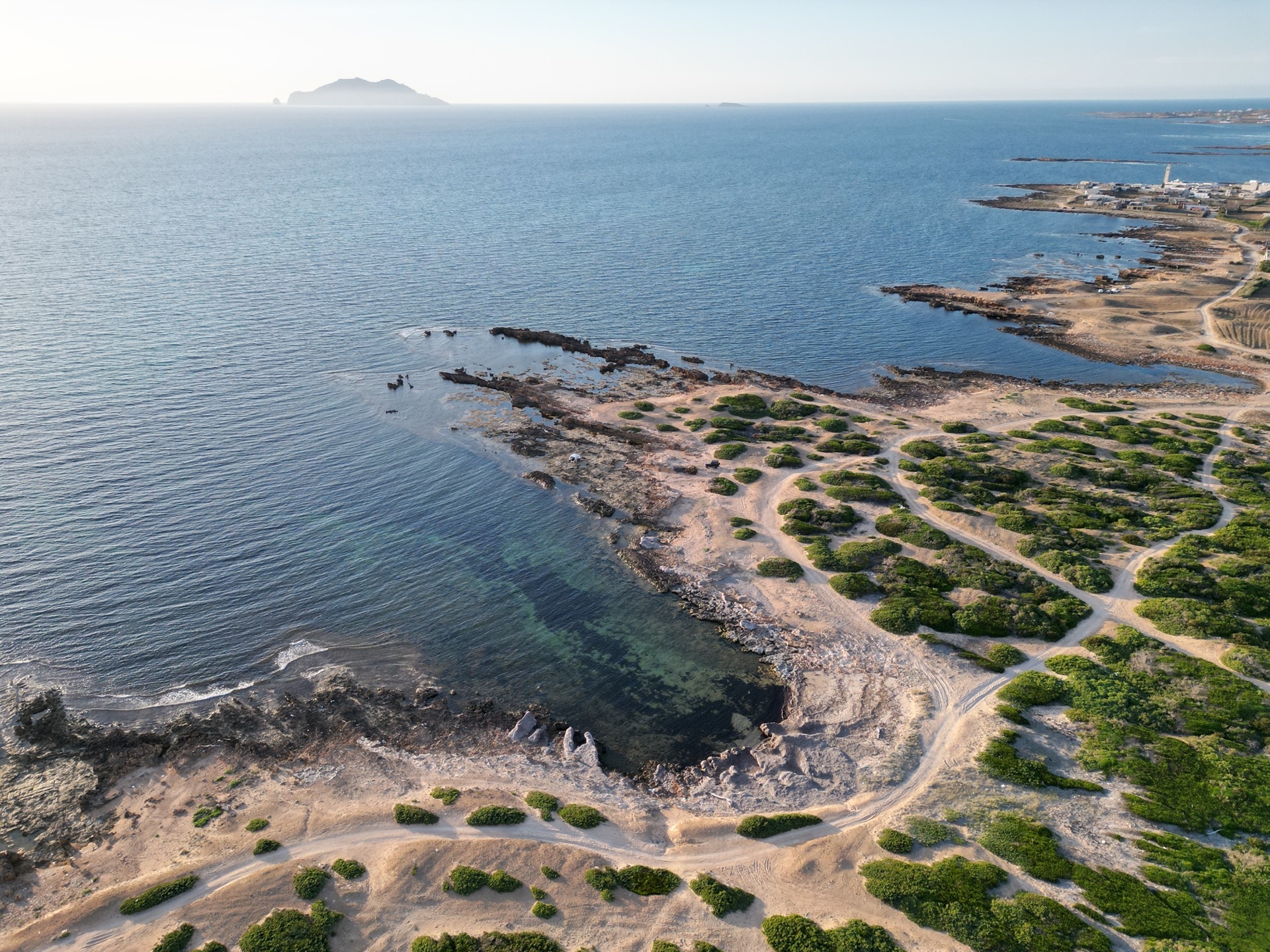 Littoral sauvage d'El Haouaria face à l'île de Zembra
